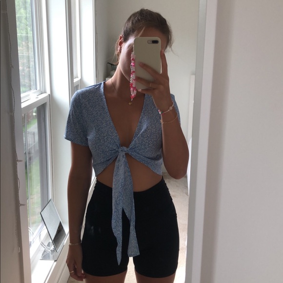 NEW cropped blue & white floral wrap top - Picture 2 of 12